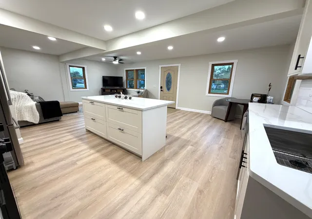 Photo 3 of Single family home for sale at 727 S 7Th St, La Crescent, MN 55947 | MLS# 7135684 | Listing updated on 2026-09-02