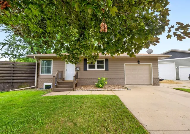 Photo 2 of Single family home for sale at 402 Sunset Ct Ne, Stewartville, MN 55976 | MLS# 7135708 | Listing updated on 2026-09-23