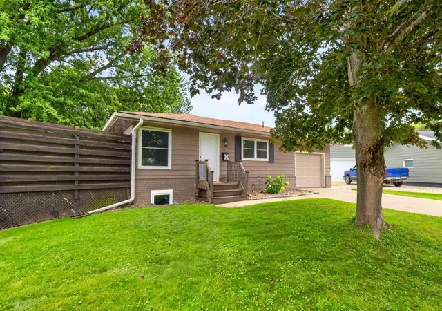 Photo 3 of Single family home for sale at 402 Sunset Ct Ne, Stewartville, MN 55976 | MLS# 7135708 | Listing updated on 2026-09-23