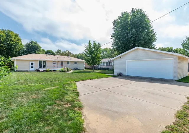 Single family home for sale at 948 Main St S, Shakopee, MN 55379 | MLS# 7135710