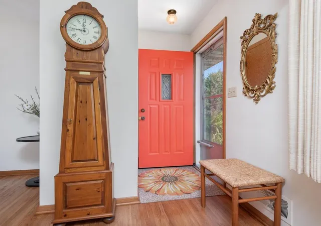 Photo 3 of Single family home for sale at 948 Main St S, Shakopee, MN 55379 | MLS# 7135710 | Listing updated on 2026-09-17