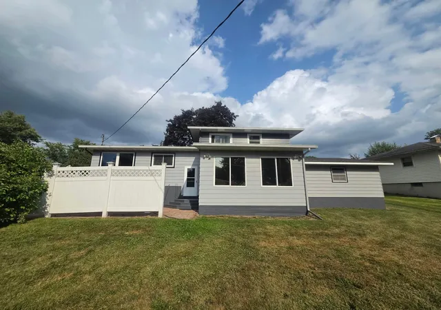 Photo 2 of Single family home for sale at 420 5th St Sw, Plainview, MN 55964 | MLS# 7135719 | Listing updated on 2026-10-20