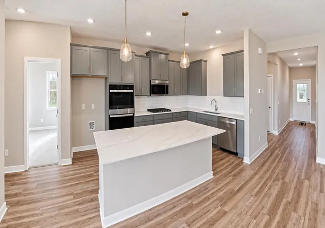 Photo 2 of Single family home for sale at 2148 Bluff Heights Dr, Shakopee, MN 55379 | MLS# 7135767 | Listing updated on 2026-10-23