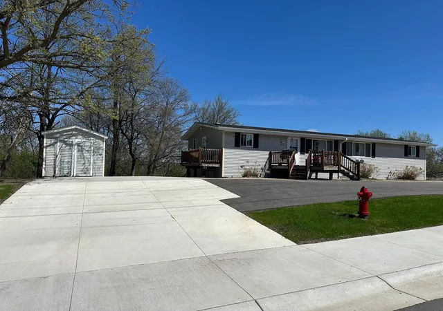 Photo 1 of Multi family home for sale at 520 W State St, Belle Plaine, MN 56011 | MLS# 7135782 | Listing updated on 2026-08-31