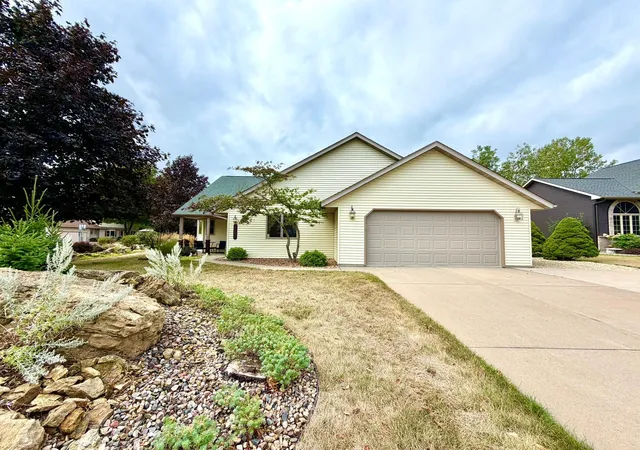 Photo 1 of Single family home for sale at 2520 Sunny Meadow Ln, Red Wing, MN 55066 | MLS# 7135798 | Listing updated on 2026-09-20