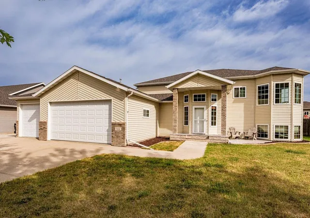 Photo 1 of Single family home for sale at 938 Parkway Dr, West Fargo, ND 58078 | MLS# 7135814 | Listing updated on 2026-08-31