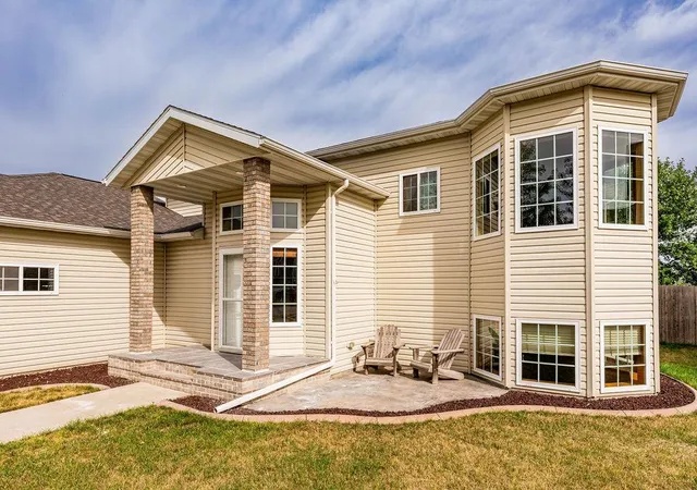 Photo 2 of Single family home for sale at 938 Parkway Dr, West Fargo, ND 58078 | MLS# 7135814 | Listing updated on 2026-08-31