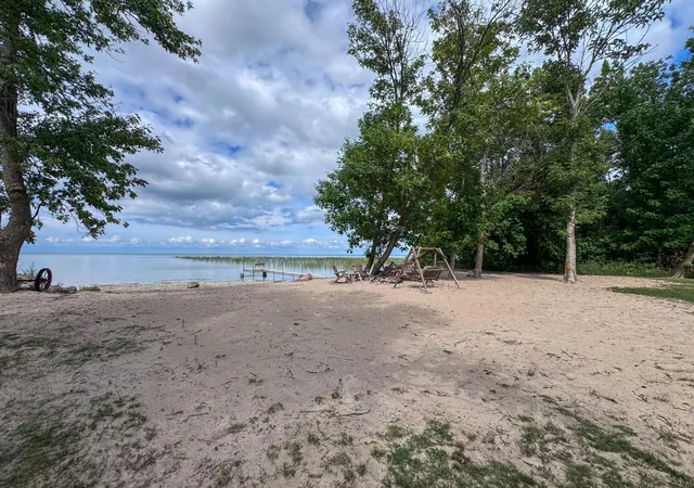 Photo 4 of Single family home for sale at 21197 Joas Beach Rd Ne, Kelliher, MN 56650 | MLS# 7135817 | Listing updated on 2026-09-24