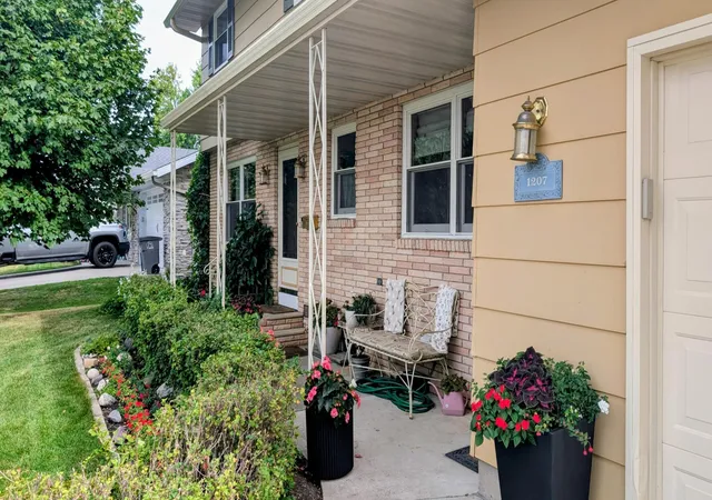 Photo 2 of Single family home for sale at 1207 22nd Avenue S, Moorhead, MN 56560 | MLS# 7135819 | Listing updated on 2026-09-07