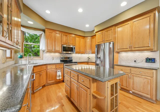 Photo 4 of Single family home for sale at 6219 Orchid Ln N, Maple Grove, MN 55311 | MLS# 7135830 | Listing updated on 2026-09-20