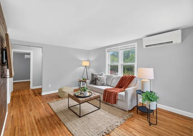 Photo 1 of Single family home for sale at 115 S Cedar St, Chaska, MN 55318 | MLS# 7135840 | Listing updated on 2026-09-04