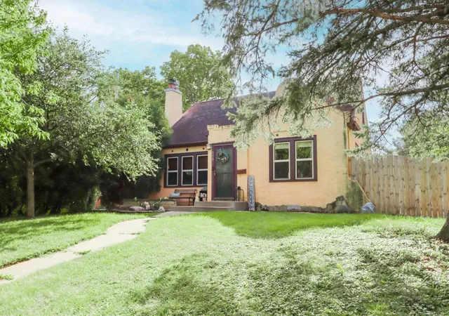 Photo 1 of Single family home for sale at 115 Hinckley St, Mankato, MN 56001 | MLS# 7135841 | Listing updated on 2026-09-02