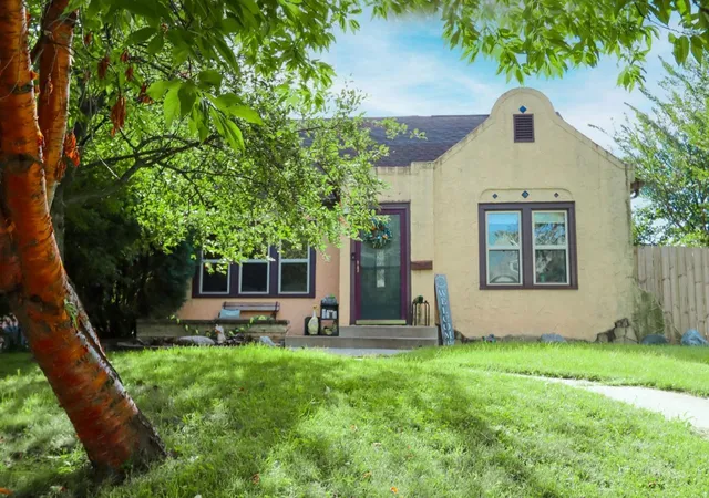 Photo 2 of Single family home for sale at 115 Hinckley St, Mankato, MN 56001 | MLS# 7135841 | Listing updated on 2026-09-02