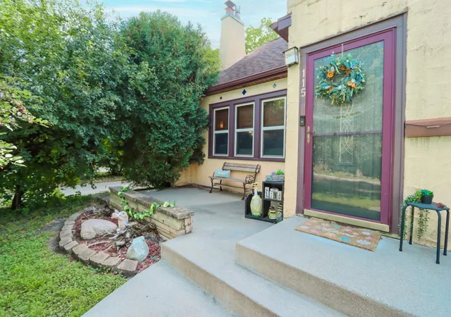 Photo 2 of Single family home for sale at 115 Hinckley St, Mankato, MN 56001 | MLS# 7135841 | Listing updated on 2026-09-02