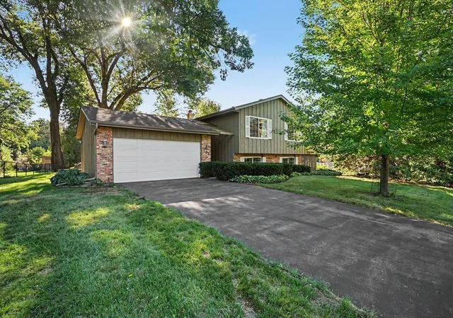 Photo 1 of Sale Pending at 104 Sweetwater Dr, Saint Paul, MN 55124 | MLS# 7135858 | Listing updated on 2026-09-29