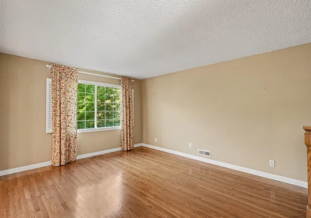 Photo 4 of Sale Pending at 104 Sweetwater Dr, Saint Paul, MN 55124 | MLS# 7135858 | Listing updated on 2026-09-29