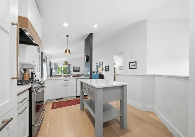 Photo 2 of Single family home for sale at 15402 Sussex Dr, Minnetonka, MN 55345 | MLS# 7135887 | Listing updated on 2026-10-21