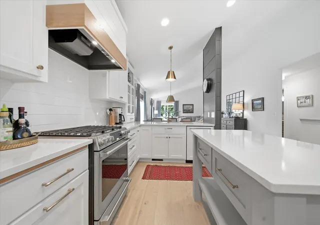 Photo 3 of Single family home for sale at 15402 Sussex Dr, Minnetonka, MN 55345 | MLS# 7135887 | Listing updated on 2026-10-21