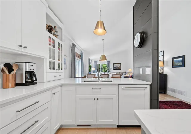 Photo 3 of Single family home for sale at 15402 Sussex Dr, Minnetonka, MN 55345 | MLS# 7135887 | Listing updated on 2026-10-21