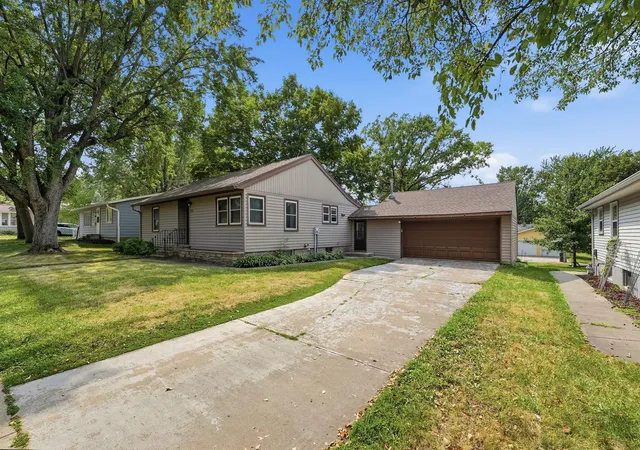 Photo 3 of Single family home for sale at 123 12th Avenue N, Waite Park, MN 56387 | MLS# 7135906 | Listing updated on 2026-09-05