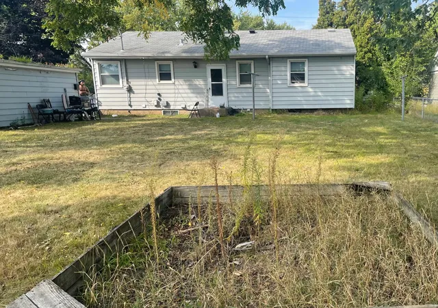 Photo 2 of Sale Pending at 150 Roselawn Ave E, Maplewood, MN 55117 | MLS# 7135915 | Listing updated on 2026-10-11