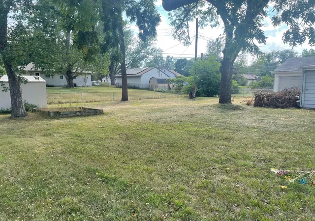 Photo 3 of Sale Pending at 150 Roselawn Ave E, Maplewood, MN 55117 | MLS# 7135915 | Listing updated on 2026-10-11