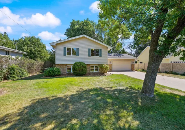 Photo 3 of Single family home for sale at 11377 Lily St Nw, Minneapolis, MN 55433 | MLS# 7135920 | Listing updated on 2026-09-08