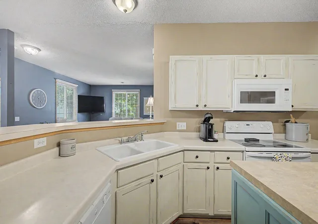 Photo 3 of Single family home for sale at 9648 Peony Ln N, Maple Grove, MN 55311 | MLS# 7135931 | Listing updated on 2026-09-12