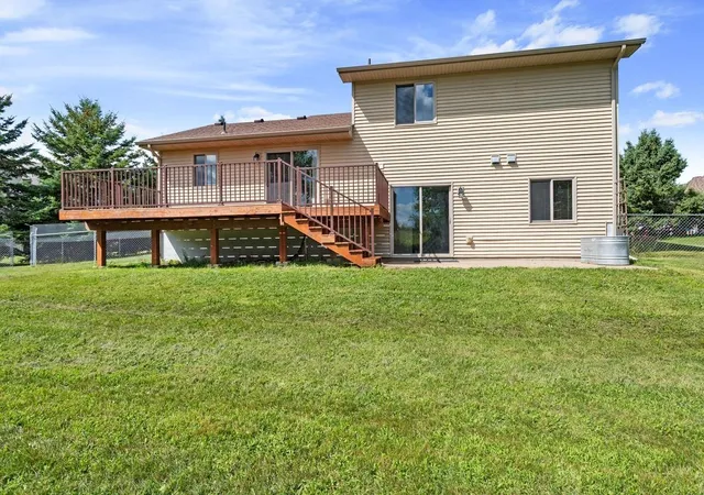 Photo 2 of Single family home for sale at 805 Pond View Ct, Braham, MN 55006 | MLS# 7135940 | Listing updated on 2026-09-07