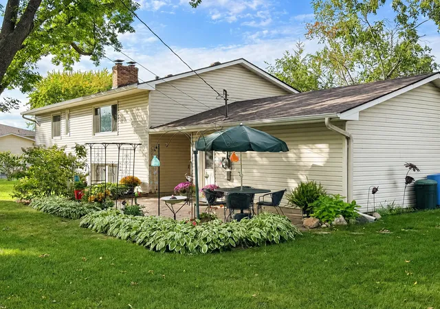 Photo 2 of Sale Pending at 1798 E Bluestone Dr, Eagan, MN 55122 | MLS# 7135955 | Listing updated on 2026-09-25