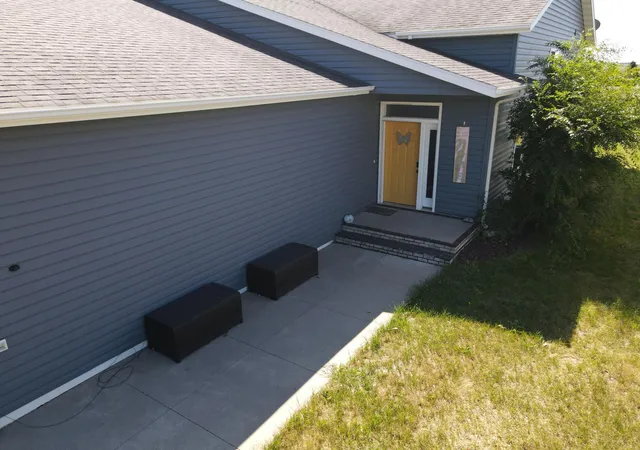 Photo 2 of Townhouse for sale at 1113 Morningside Dr, Casselton, ND 58012 | MLS# 7135965 | Listing updated on 2026-09-05