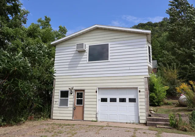 Photo 31 of Single family home for sale at 100 N 2nd St, Alma, WI 54610 | MLS# 7135982 | Listing updated on 2026-08-31