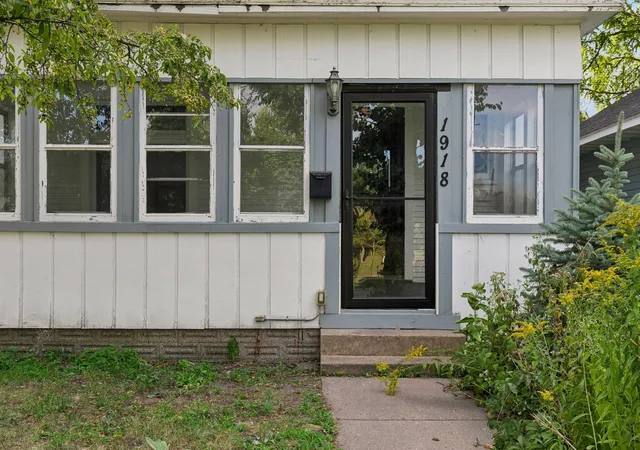 Photo 3 of Single family home for sale at 1918 Quincy St Ne, Minneapolis, MN 55418 | MLS# 7135991 | Listing updated on 2026-09-13