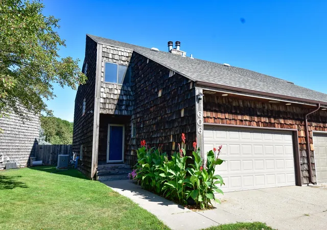 Photo 1 of Townhouse for sale at 606 37th Avenue S, Moorhead, MN 56560 | MLS# 7135993 | Listing updated on 2026-09-04