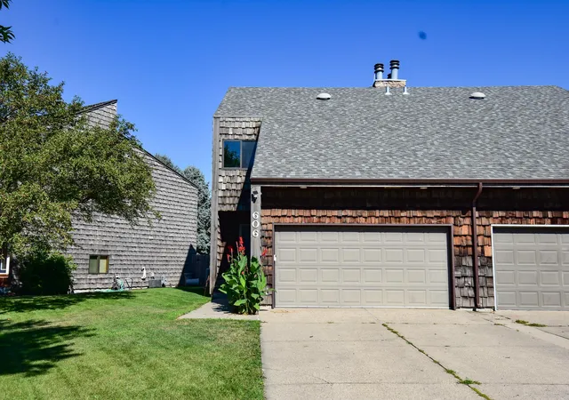 Photo 2 of Townhouse for sale at 606 37th Avenue S, Moorhead, MN 56560 | MLS# 7135993 | Listing updated on 2026-09-04