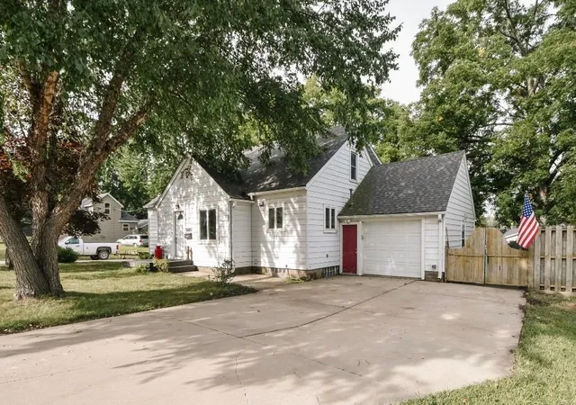 Photo 1 of Single family home for sale at 980 S Main St, Zumbrota, MN 55992 | MLS# 7135994 | Listing updated on 2026-09-20