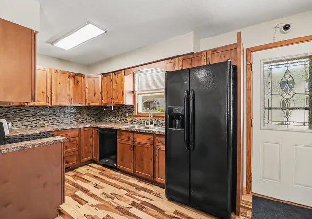Photo 4 of Single family home for sale at 716 Conliffe Ave SW, Faribault, MN 55021 | MLS# 7136009 | Listing updated on 2026-09-01