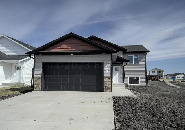 Photo 1 of Single family home for sale at 1637 10th Avenue S, Fargo, ND 58103 | MLS# 7136029 | Listing updated on 2026-09-01
