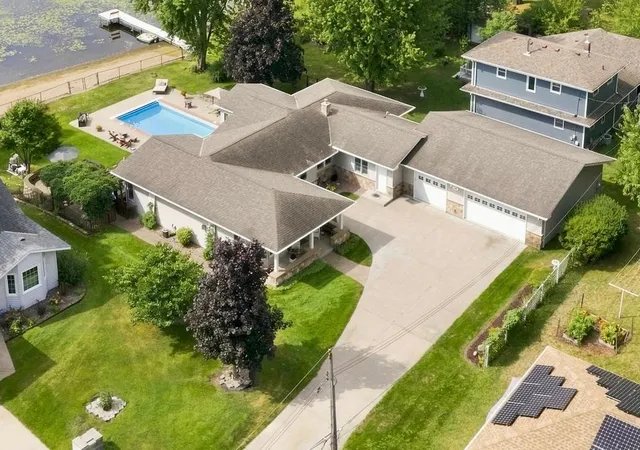 Photo 1 of Single family home for sale at 7806 Gloria Cir, Saint Paul, MN 55112 | MLS# 7136031 | Listing updated on 2026-10-07