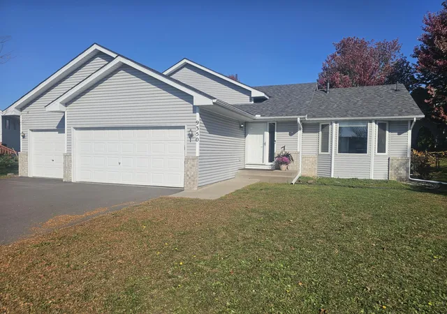 Single family home for sale at 9350 Parkside Dr, Saint Paul, MN 55125 | MLS# 7136045