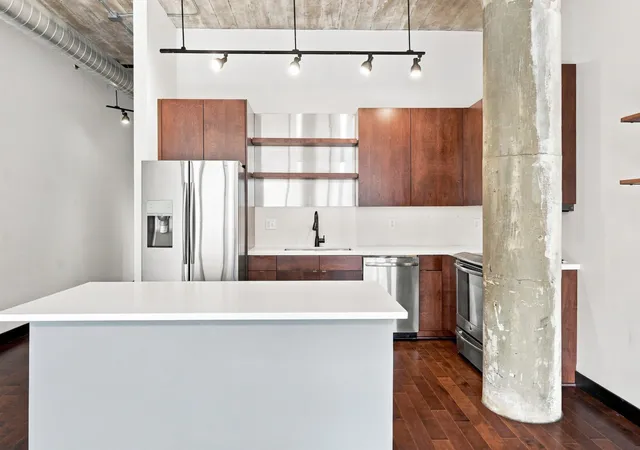 Photo 2 of Condo for sale at 618 Washington Ave N #405, Minneapolis, MN 55401 | MLS# 7136050 | Listing updated on 2026-09-21