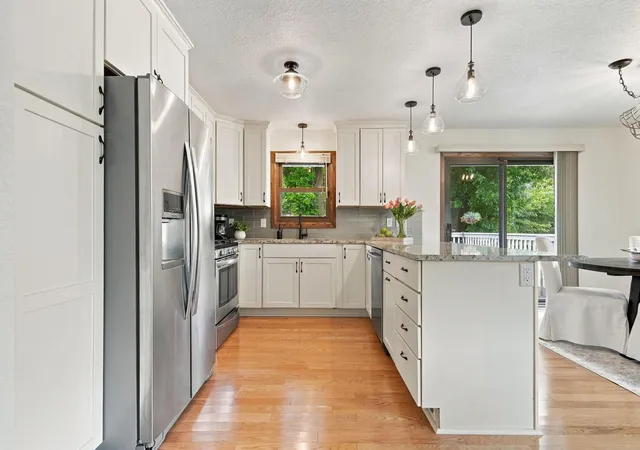 Photo 4 of Single family home for sale at 1602 Long Lake Rd, Saint Paul, MN 55112 | MLS# 7136051 | Listing updated on 2026-09-20