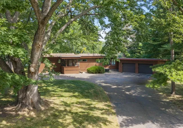 Photo 1 of Sale Pending at 16740 S Shore Ln, Eden Prairie, MN 55346 | MLS# 7136063 | Listing updated on 2026-10-01