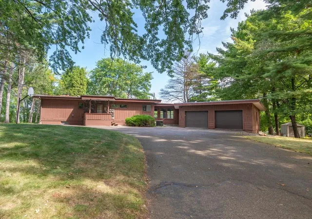 Photo 3 of Sale Pending at 16740 S Shore Ln, Eden Prairie, MN 55346 | MLS# 7136063 | Listing updated on 2026-10-01