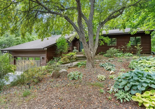 Photo 3 of Single family home for sale at 525 Park Ln, Long Lake, MN 55356 | MLS# 7136064 | Listing updated on 2026-09-16