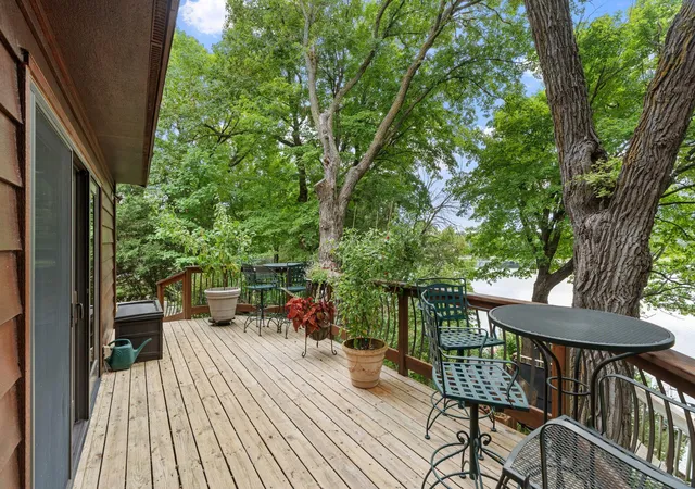 Photo 3 of Single family home for sale at 525 Park Ln, Long Lake, MN 55356 | MLS# 7136064 | Listing updated on 2026-09-16