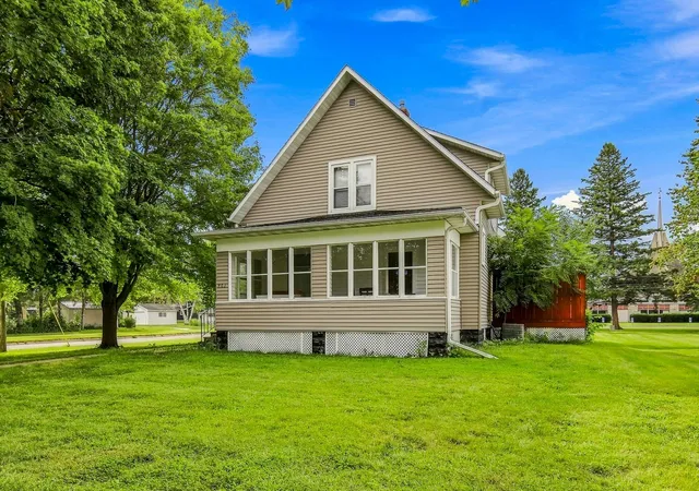Photo 2 of Single family home for sale at 403 W Main St, Blooming Prairie, MN 55917 | MLS# 7136087 | Listing updated on 2026-10-19