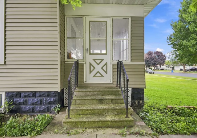Photo 3 of Single family home for sale at 403 W Main St, Blooming Prairie, MN 55917 | MLS# 7136087 | Listing updated on 2026-10-19