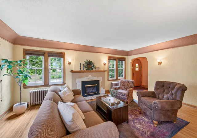 Photo 4 of Single family home for sale at 3028 E Minnehaha Pkwy, Minneapolis, MN 55406 | MLS# 7136089 | Listing updated on 2026-09-19