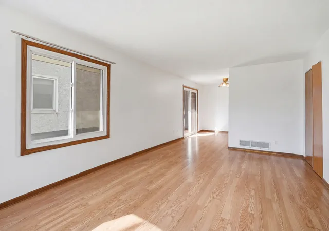 Photo 2 of Townhouse for sale at 1561 Clarence St, Saint Paul, MN 55106 | MLS# 7136096 | Listing updated on 2026-09-15